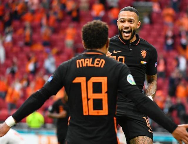 首发阵容进 首发阵容进